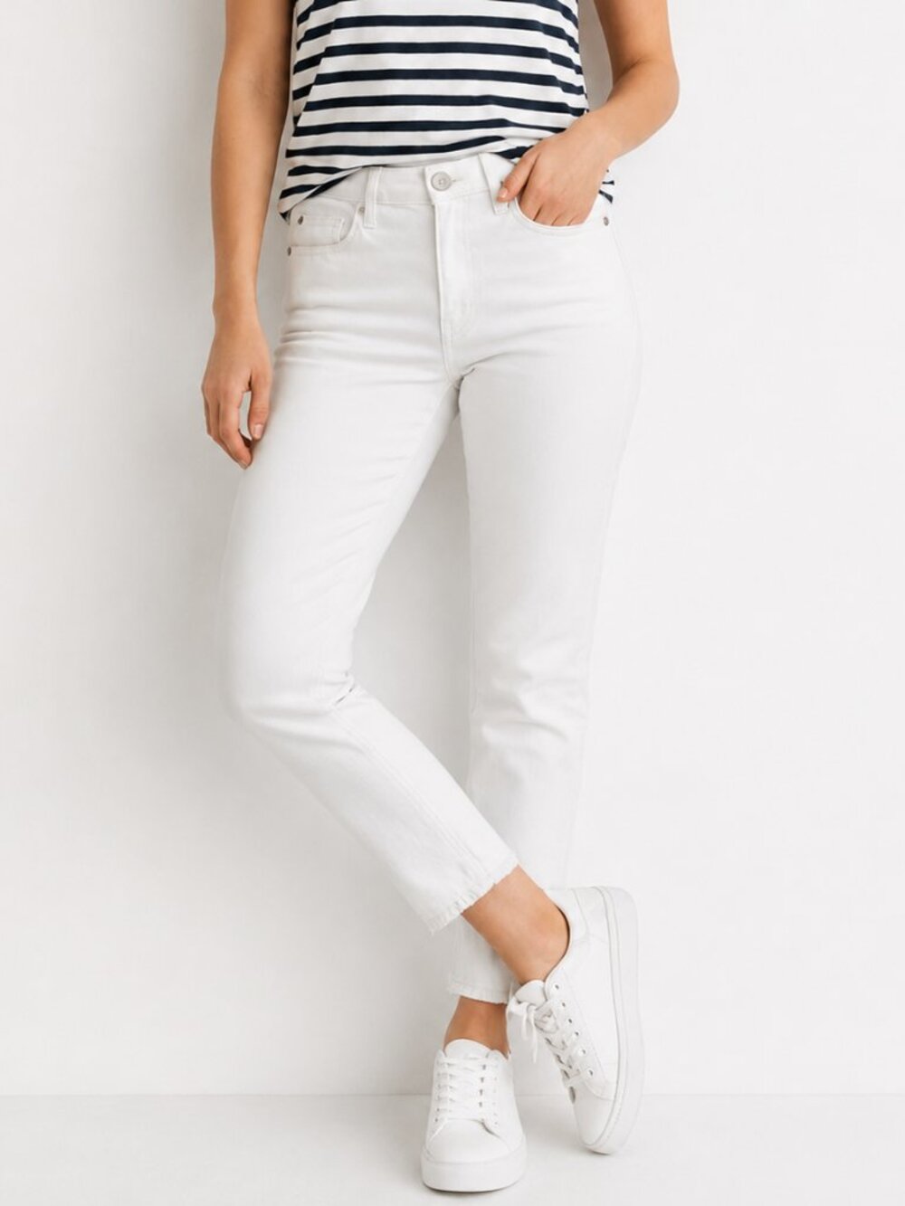 AGOLDE Toni Mid Rise Straight Ankle Distressed Hem Jeans in Size 31.